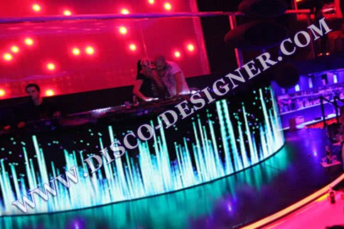 DJ打碟台+ 视屏显示器 (弧线状), 每平方米像素为10000px
